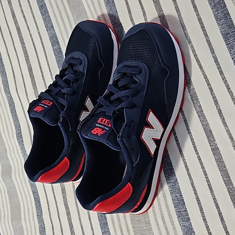 NWOT New Balance Boys 7Y sneakers